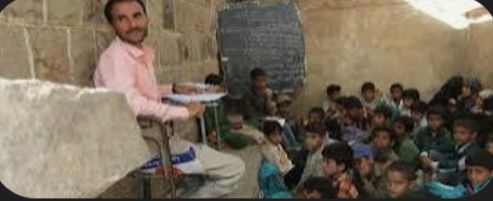  المعلمون يهددون بالإضراب لعدم صرف مرتباتهم والمالية تصرف رواتب المسؤولين بالدولار