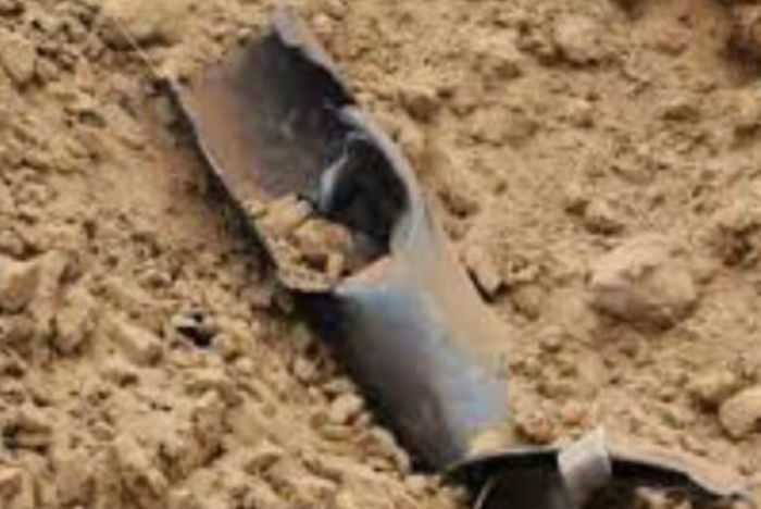  مقذوف حوثي يصيب شابين في الضالع