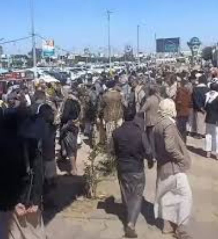  دعوات لقطع طريق "صنعاء-تعز " .. اتساع رقعة الاحتجاجات ضد عصابة الحوثي بعد اغتيال شيخ قبلي