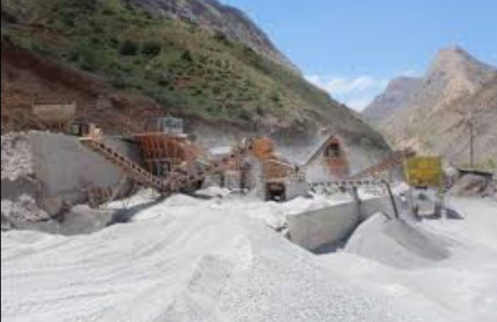  عصابة الحوثي تحتكر بيع الخرسانة في إب وترفع أسعارها