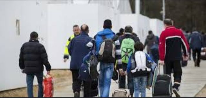  بسبب حرب الحوثي على الدولة .. اليمن دولة طاردة لابنائها وللاجئين الأفارقة