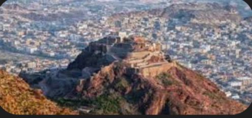  تعز .. النيابة تحقق بمحاولة ابن قائد عسكري الاستيلاء على أرض محرم وإقامة محطة غاز