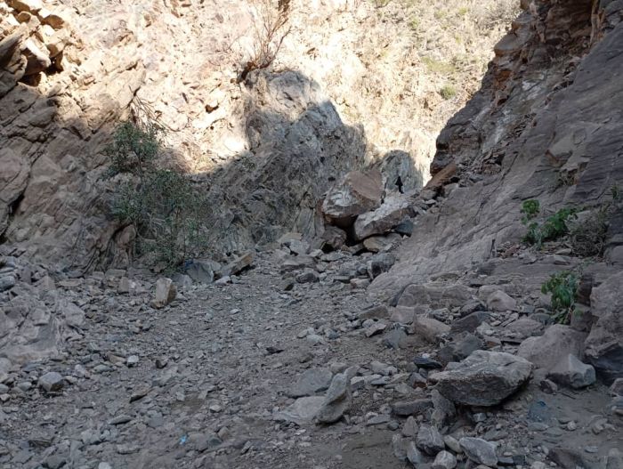 أغلقوا طرقًا وفجَّروا عبارات وزرعوا ألغامًا .. عناصر عصابة الحوثي تعيش حالة رعب في جبهات شمال لحج