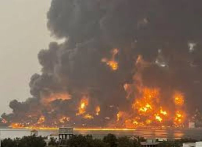  اتهام عصابة الحوثي بالتراخي في انتشال جثث ضحايا ميناء الحديدة