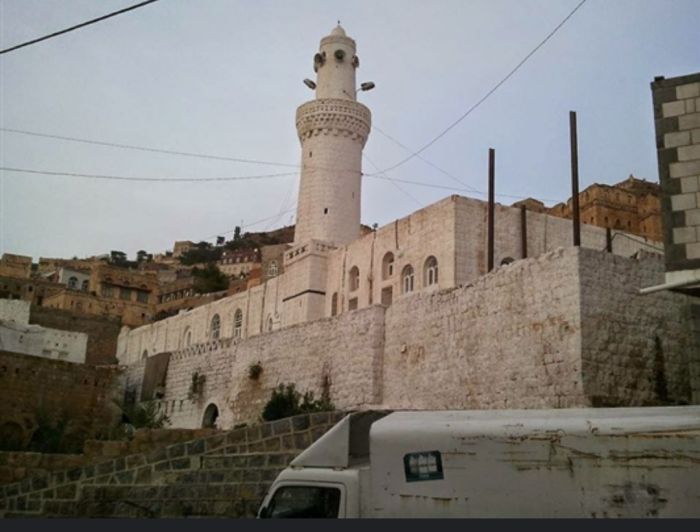  لنشر أفكار طائفية مستوردة من قم والنجف .. مليشيا الحوثي تغلق 20 مسجدًا في المحويت