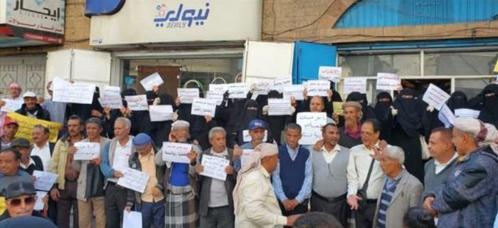  بعد رفع الشارات الحمراء .. بدء الإضراب الشامل للمعلمين في تعز