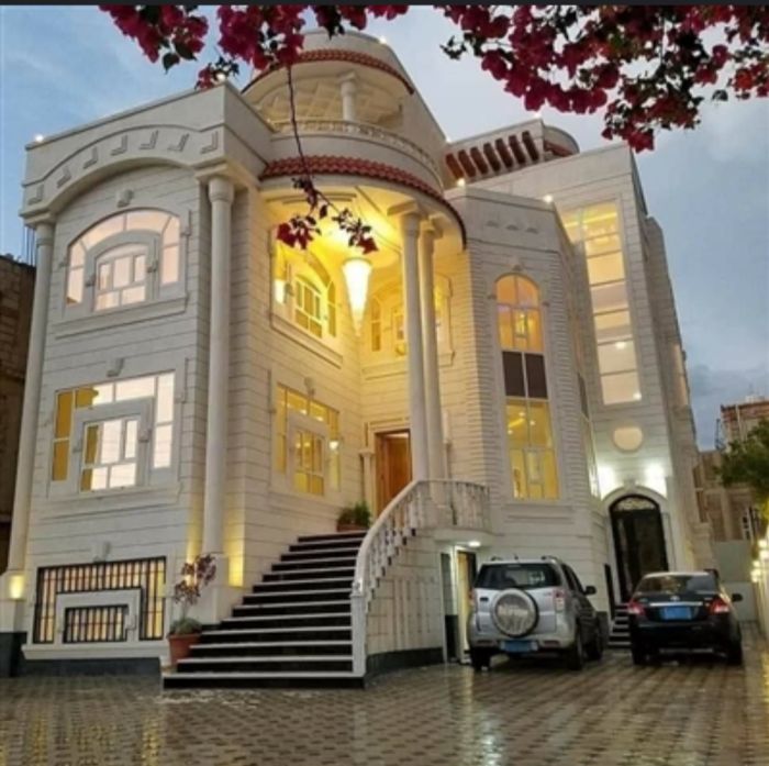  في ظاهرة لم تشهدها العاصمة من قبل .. قيادات حوثية تعرض فللها وقصورها بصنعاء للبيع بالتقسيط