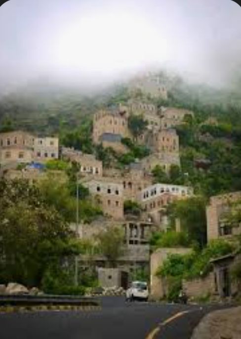  أصابت طفلة أثناء رعي الأغنام .. عصابة الحوثي تستهل العام الجديد بقصف قرية العريش في تعز