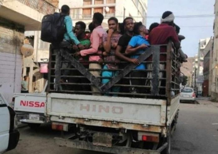  عدن .. توجيهات بمنع تشغيل اللاجئين والمهاجرين وإيجاد الحلول اللازمة لترحيلهم