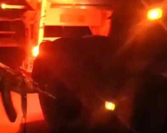 مأرب : عصابة مسلحة تقطع إمدادات الغاز إلى تعز وتزيد من معاناة السكان