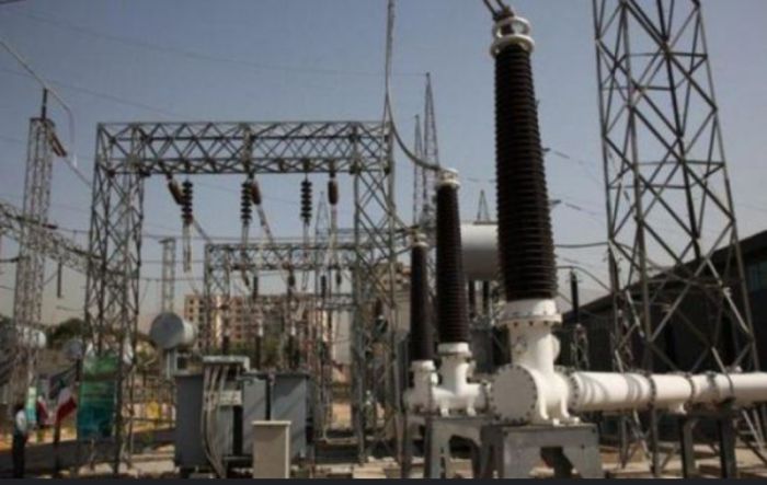  أول تحرك لمعالجة الأزمة .. إيقاف مدير المنطقة الثانية لكهرباء عدن