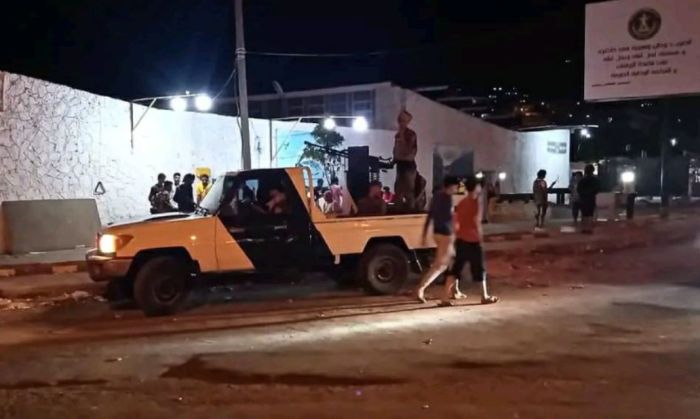  مجهولون يرمون قنبلة على شرطة القلوعة بعدن