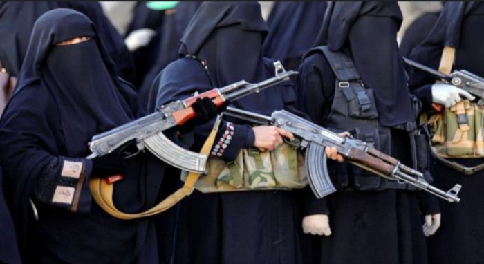  جامعة صنعاء تنحرف عن مسارها الأكاديمي بتخريج زينبيات ومقاتلين