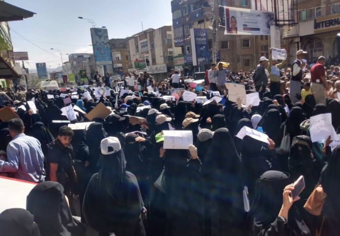  تعز .. تظاهرة حاشدة للمعلمين رفضًا لمحاولات كسر الإضراب المفتوح