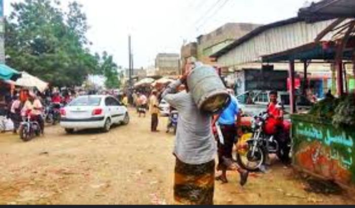  على خلفية تردي الخدمات والانهيار المعيشي .. توتر في عدن بعد دعوات لاحتجاجات واسعة