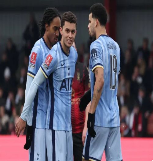   «كأس الاتحاد الإنجليزي»: توتنهام يفلت من مفاجأة كبيرة... ويهزم تامورث المغمور