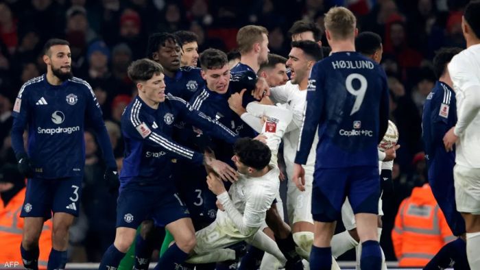 رغم الطرد.. مانشستر يونايتد يقصي أرسنال من الكأس