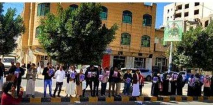  صنعاء .. وقفة احتجاجية ضد مماطلة قضاء الحوثي في البت بقضية "عدنان الحرازي"