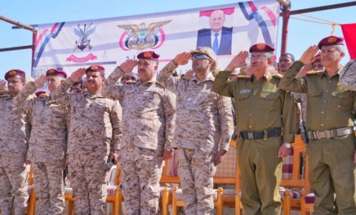 رئيس هيئة الأركان العامة يشيد بصمود أبطال القوات المسلحة في مأرب ويفتتح العام التدريبي لعام 2025