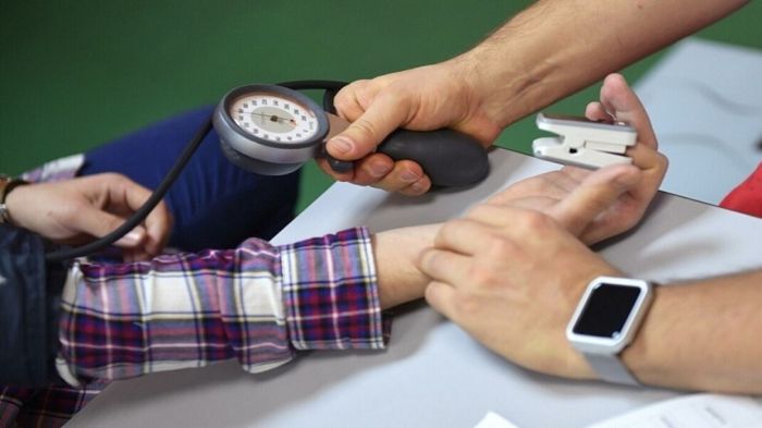 الإسعافات الأولية عند ارتفاع مستوى ضغط الدم الحاد