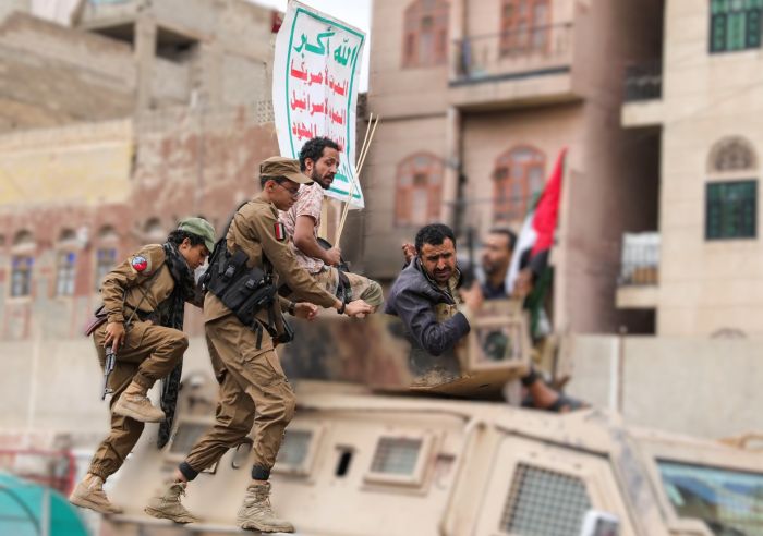 قوات الحوثي تقوم بإعتقال عشرة مواطنين في قرية رباط الحرازي بمديرية دمت في الضالع