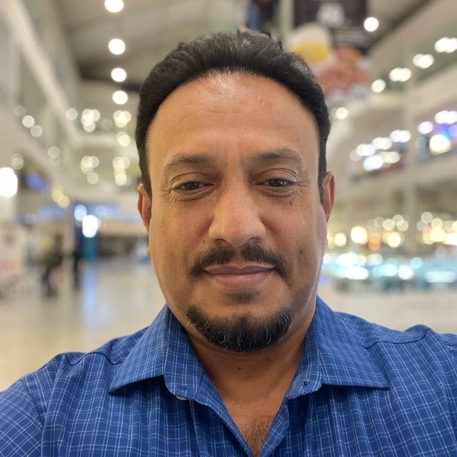  خبير اقتصادي يدعو الشرعية إصدار قوائم سوداء لاستثمارت قيادات حوثية بالخارج