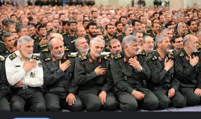  مغادرة ١٢ خبيرًا ايرانيًا صنعاء على متن طائرة عمانية