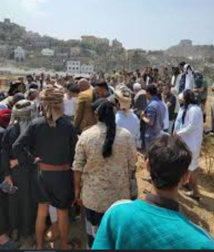  تشييع جثمان سيف الشرعبي بعد شهر ونصف من مقتله في تعز