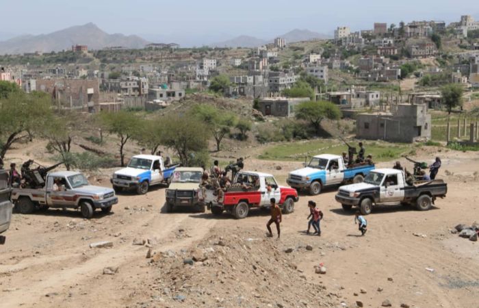  ناهبو الأراضي يشتبكون مع حملة أمنية شمال مدينة تعز