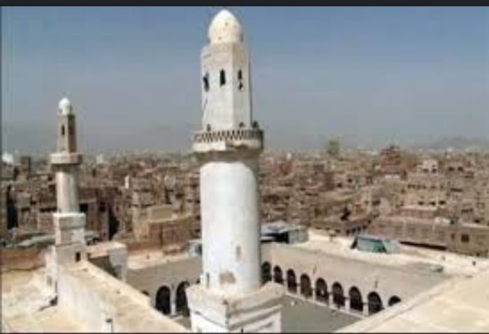  مليشيا الحوثي تُحول جامع للنساء في صنعاء إلى معمل خياطة
