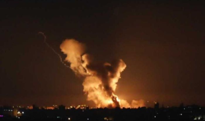  بإيعاز من إيران .. الحوثي يختبر ترامب ويعلن استئناف هجماته والطيران الامريكي يرد بقصف عنيف على الحديدة