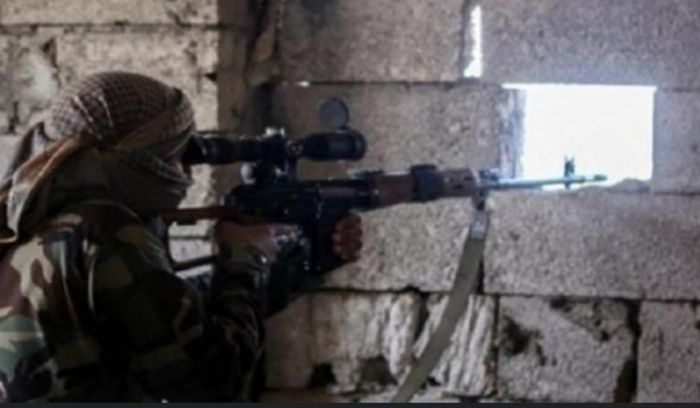  استشهاد جندي وإصابة آخر برصاص قناصة عصابة الحوثي في الضالع