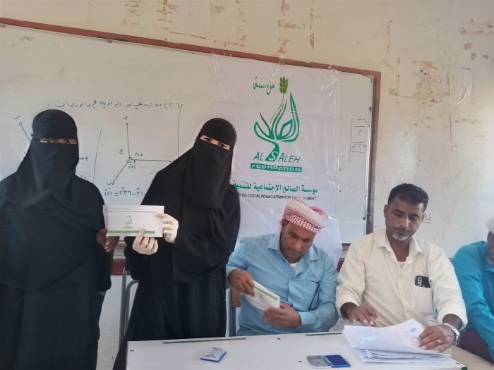 مؤسسة الصالح تواصل تقديم المساعدات الإنسانية في سقطرى