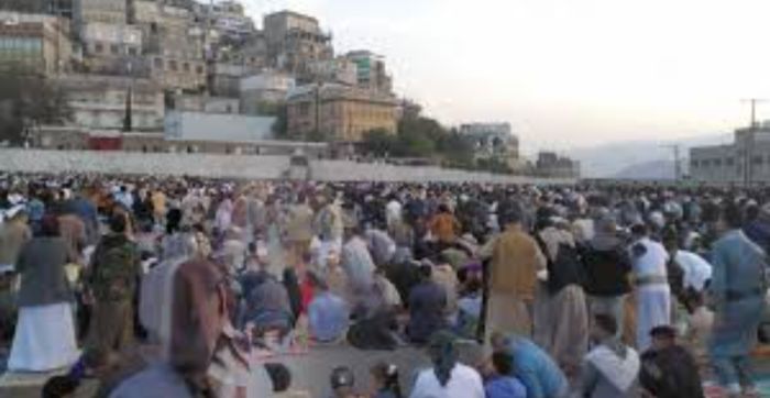  الحوثيون يستبدلون خطيب العيد بعد 30 عاماً وتكبيرات غريبة في الصلاة تثير غضب المصلين بإب