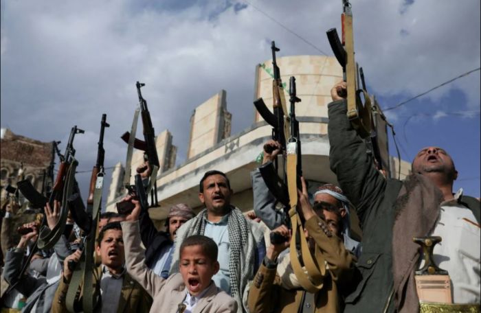  قيادات الحوثي تفر من معسكرات التحشيد وتترك الشباب المغرر بهم يواجهون القصف الأمريكي