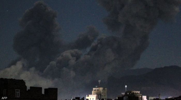  غارة أمريكية تستهدف سيارة وسط صنعاء وتفحم من فيها