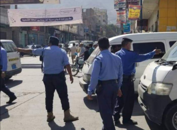  حوش المرور بتعز .. فساد يُمارس ضد سائقي باصات الأجرة