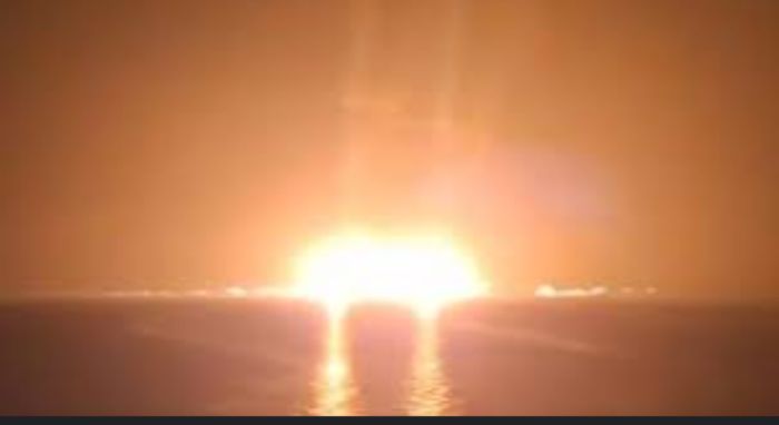  حمَّلوا الحوثي المسؤولية .. أُسر ترفض النزوح من مناطق القصف الأمريكي بسبب غلاء الإيجارات