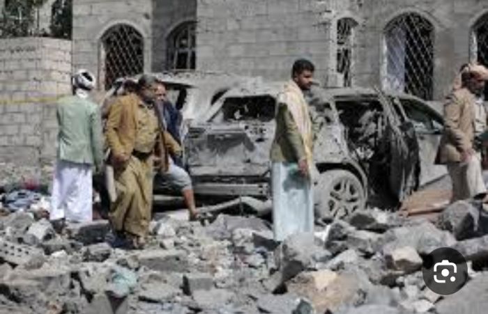  في سخرية من مزاعم "انتصار الحوثي على أمريكا" ..  ناشطون :  "نعيش الانتصار في طوابير  محطات البترول والظلام والانهيار الاقتصادي