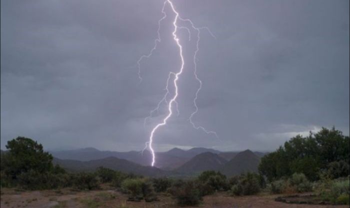  صاعقة رعدية تقتل طفلًا في إب
