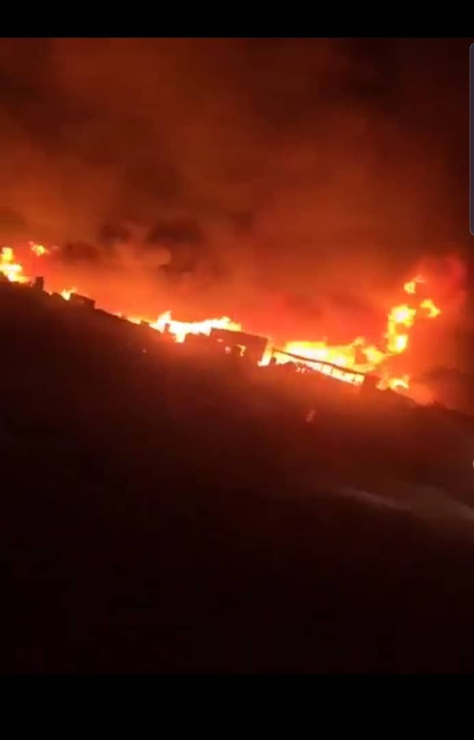 غارات إسرائيلية عنيفة تستهدف موانئ الحديدة والصليف ورأس عيسى