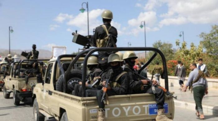  عصابة الحوثي تقتل مواطنًا وطفله داخل منزله في ذمار