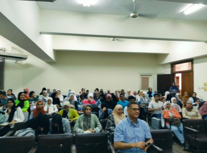  كلية الاقتصاد المنزلي بجامعة حلوان تنظم لقاءً توعويًا عن سيناء مع العقيد حلمي ذكي أحد أبطال حرب أكتوبر