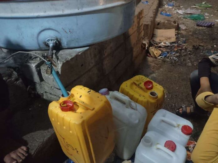 أزمة مياه خانقة تُثقل كاهل سكان تعز وسط مطالبات بتدخل عاجل