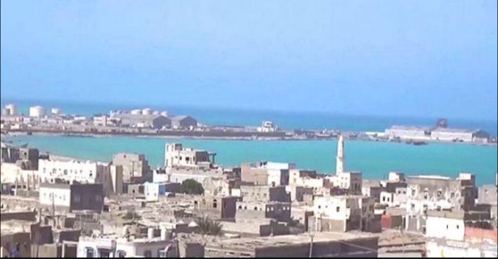  الأوقاف يتصدى لمحاولة نادي ميناء المخا التوسع على حساب مقبرة