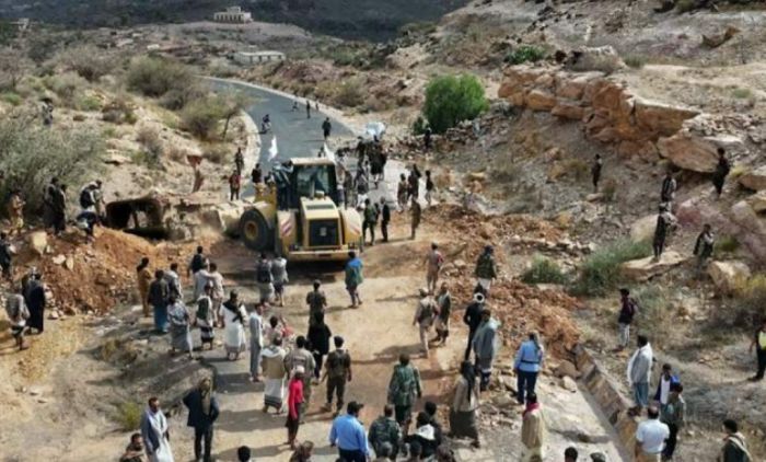  محلي الضالع يفتح طريق مريس-دمت صنعاء بعد 10 سنوات من الإغلاق