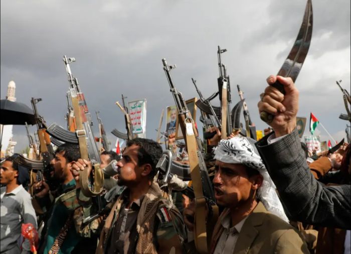  حوثي يقتل شقيقه في حجة ويعتدي على والده