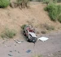  تربوي يخسر زوجته وابنته بحادث مروع في الحديدة