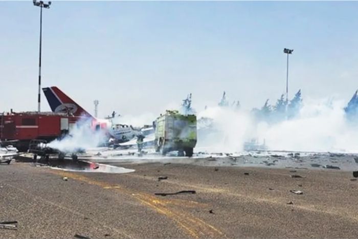  الحكومة اليمنية تُحمل مليشيا الحوثي مسؤولية قصف طائرة الحجاج في صنعاء