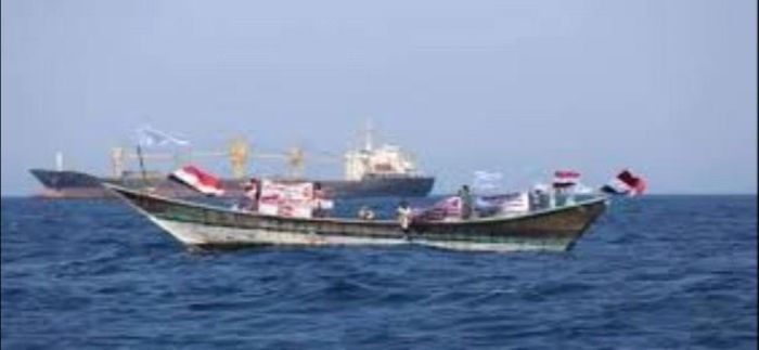  تحركات مشبوهة لسفن إيرانية مخالفة قرب موانئ الحديدة